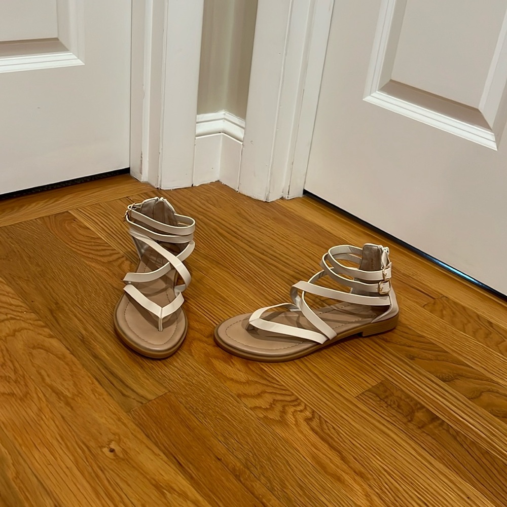 SHIBEVER, woman’s, 9, apricot, gladiator sandals. Back zipper & open toe. NWT.